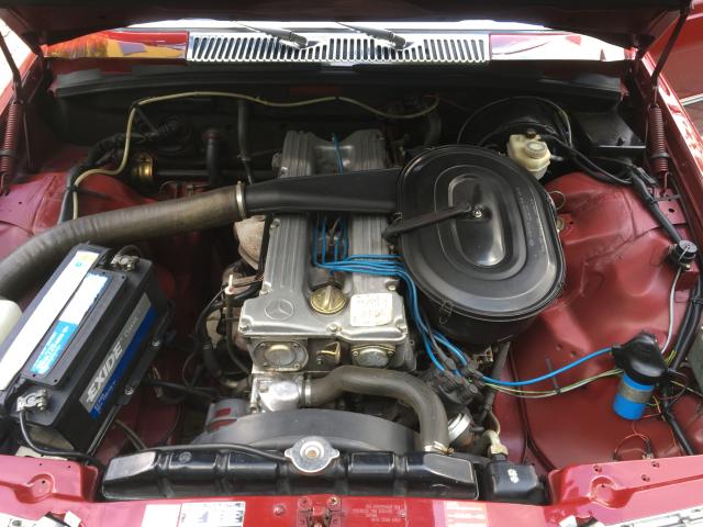 Mercedes W116 280SE rot Motorraum